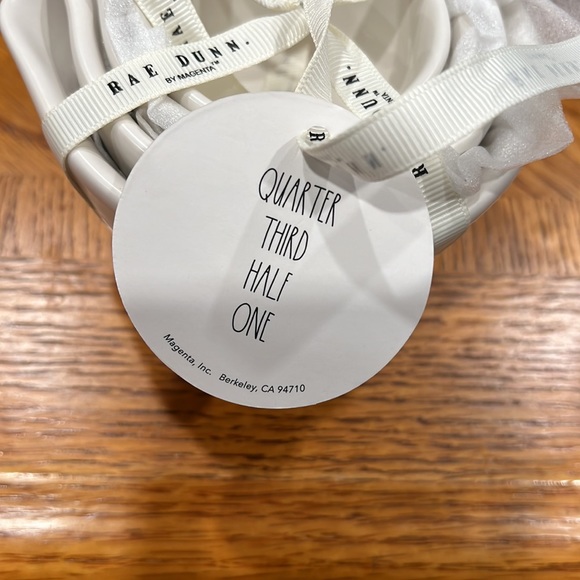 Rae Dunn Measuring cups - Picture 5 of 7